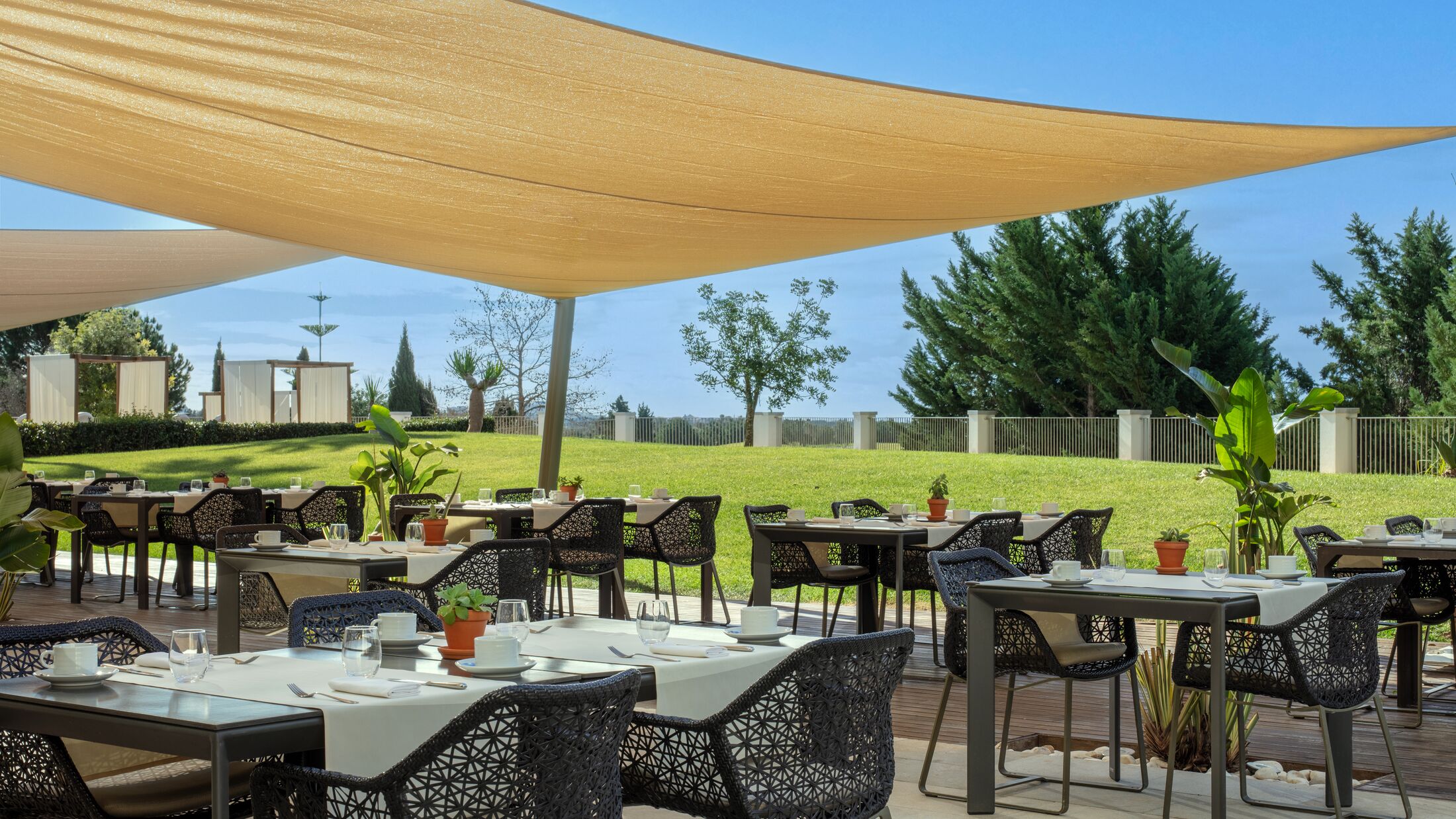 Anantara-Vilamoura-2023-Restaurant-Victoria-003-117805-Hybris