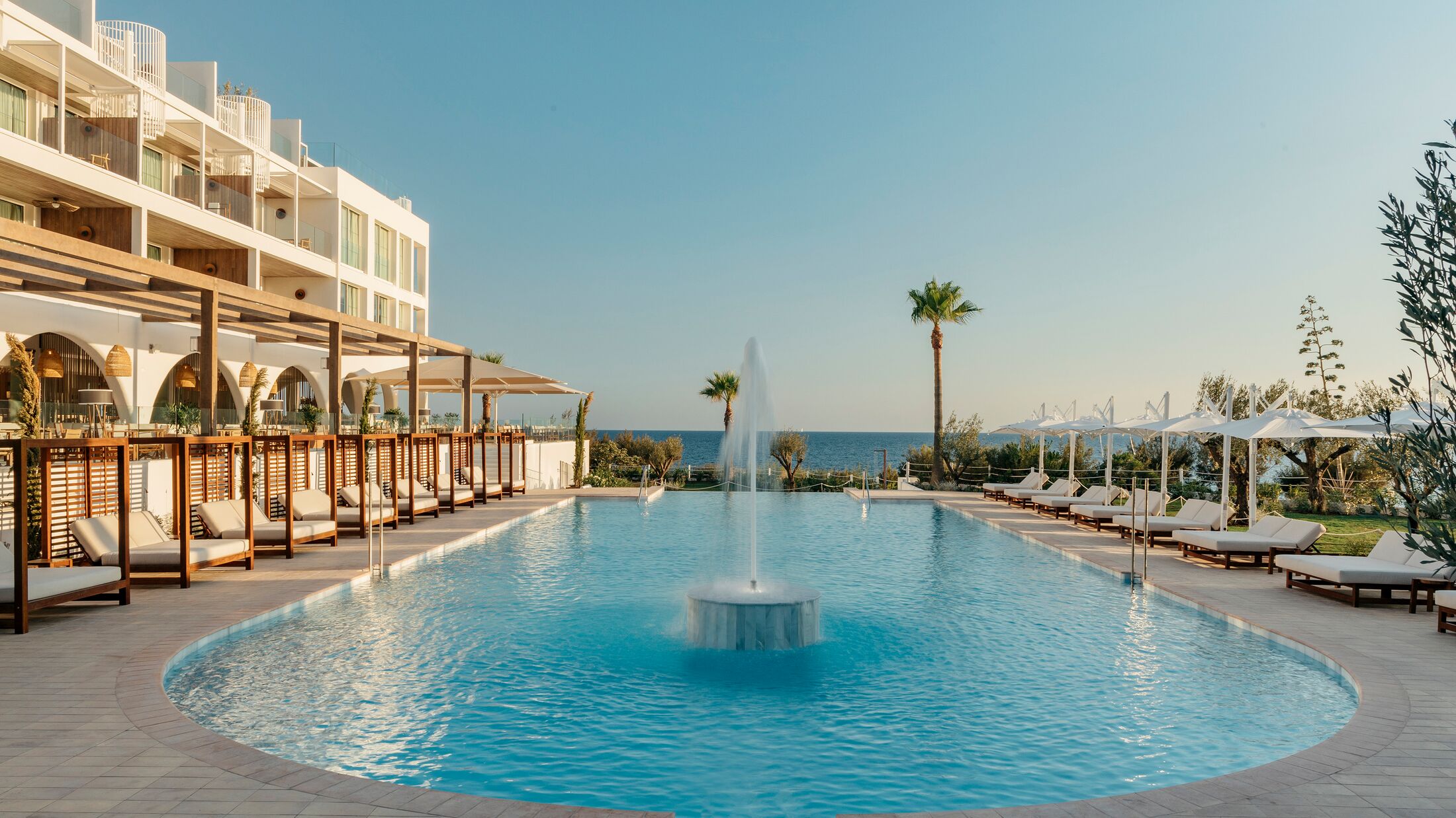 Gran-Melia-Villa-Le-Blanc-2023-Swimming-Pool-001-121903-Hybris