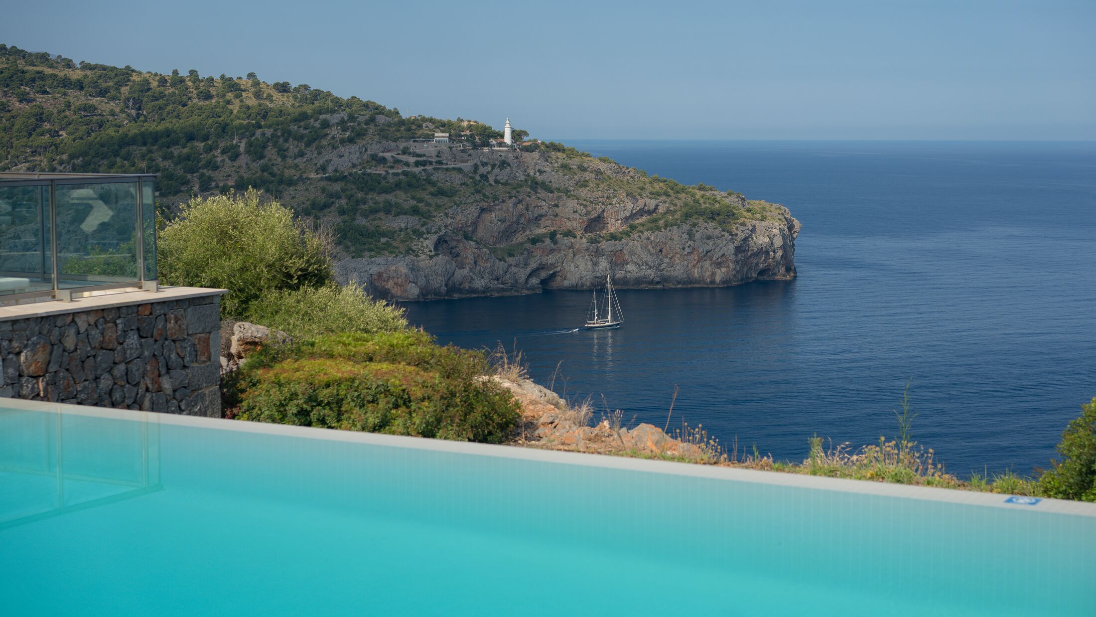 Jumeirah-Mallorca-2024-Infinity-Pool-002-119198-Hybris