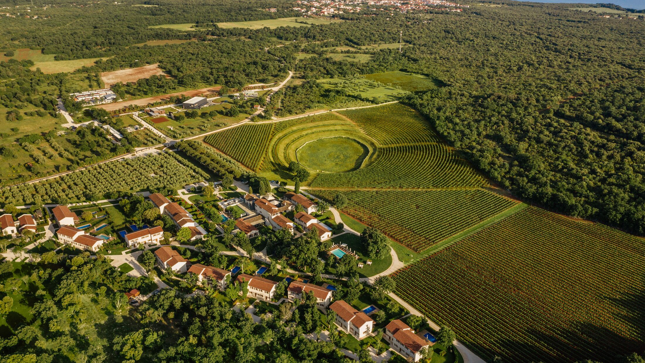 Meneghetti-2024-Aerial-View-001-121949-Hybris