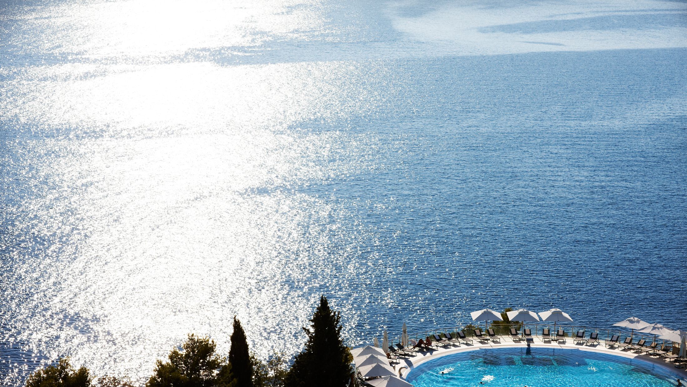 Sun-Gardens-Dubrovnik-2023-Sunset-Pool-001-120426-Hybris